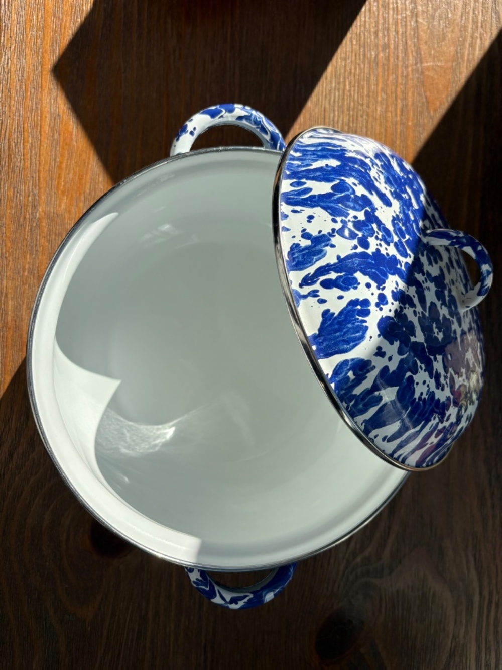 Golden Rabbit Dutch oven - Picture 3 of 6